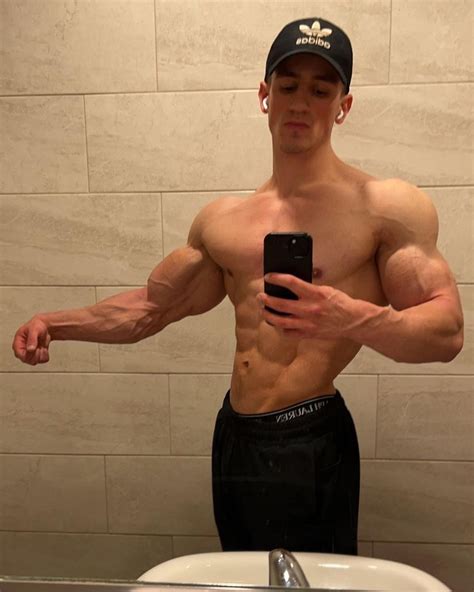 BODYBUILDER PORN